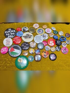 43 Assorted Pin Back Buttons Y2K 2010 90s Punk Protest Kawaii